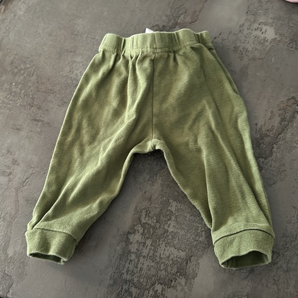 Green pants -6-9M - Picture 2 of 3